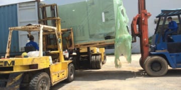 CHO THUÊ XE NÂNG HÀNG 15 TẤN